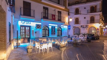 Fachada del alojamiento - Noche