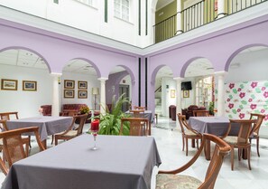 Courtyard - Hotel Platería (Ecija)