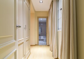 Habitación con 1 cama doble o 2 individuales | Escritorio, wifi gratis, ropa de cama