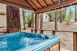 Hus, flere senger, spabadekar (1454) | Utendørs boblebad