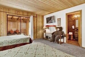 House, Multiple Beds, Hot Tub (1454)