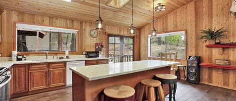 Casa, varias camas, hidromasaje (1454) | Cocina privada | Cafetera y tetera