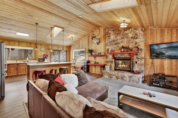 Hus, flere senger, spabadekar (1454) | Oppholdsområde | Peis og MP3-dokkingstasjon