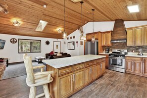 Private kitchen - Pines AND Needles #1454 (Big Bear Lake)