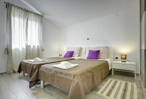 4 slaapkamers, een bureau, gratis wifi, beddengoed