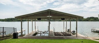 Azure 2- Lakefront w/ Shared Pool & Dog Friendly