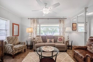 Una Smart TV, un reproductor de DVD