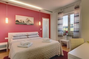 3 dormitorios, escritorio, wifi gratis y ropa de cama