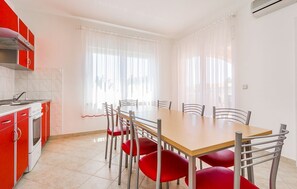 Fridge, stovetop, coffee/tea maker, cookware/dishes/utensils - Large apartment just 800 meters to sandy beach (Medulin)