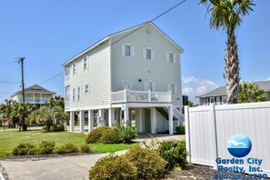 Exterior - Grammie's Playhouse - Great Location with Easy Walk to Beach Access (Garden City Beach)
