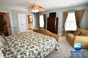 Room - Grammie's Playhouse - Great Location with Easy Walk to Beach Access (Garden City Beach)