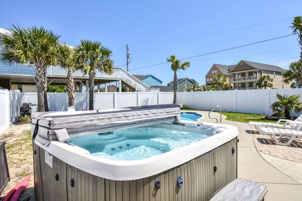 Outdoor spa tub