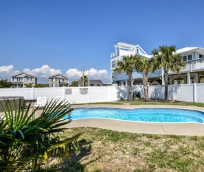 Pool - Grammie's Playhouse - Great Location with Easy Walk to Beach Access (Garden City Beach)
