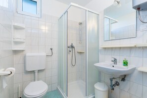 Shower, towels
