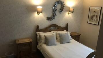 Economy Double Room | Iron/ironing board, free WiFi, bed sheets, wheelchair access