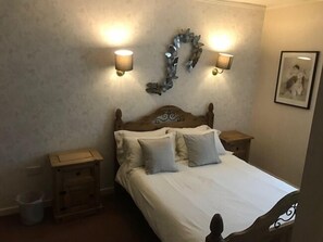 Economy Double Room | Iron/ironing board, free WiFi, bed sheets, wheelchair access