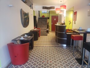 Reception - Enzo Hotels Contrexéville (Contrexéville)