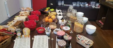 Petit déjeuner buffet (10.5 EUR par personne)