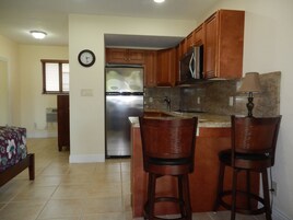 Deluxe Studio Suite | Iron/ironing board, free WiFi