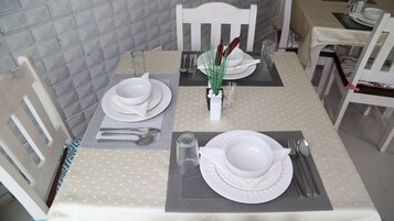 Desayuno continental diario (ZAR 130 por persona)