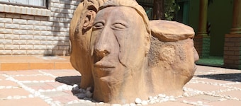 Roba Monakedi Guest Lodge