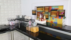 Daily continental breakfast (ZAR 130 per person)