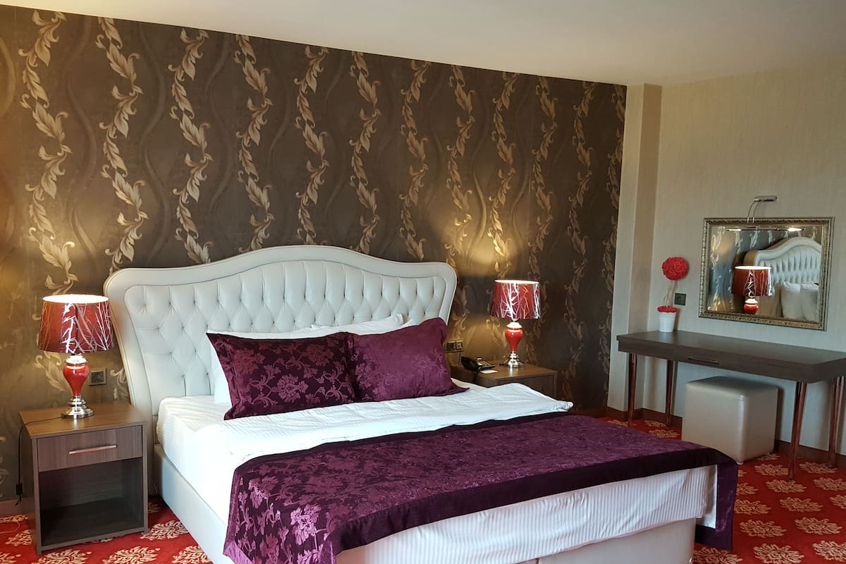 Deluxe Studio Suite | Premium bedding, memory foam beds, minibar, individually decorated