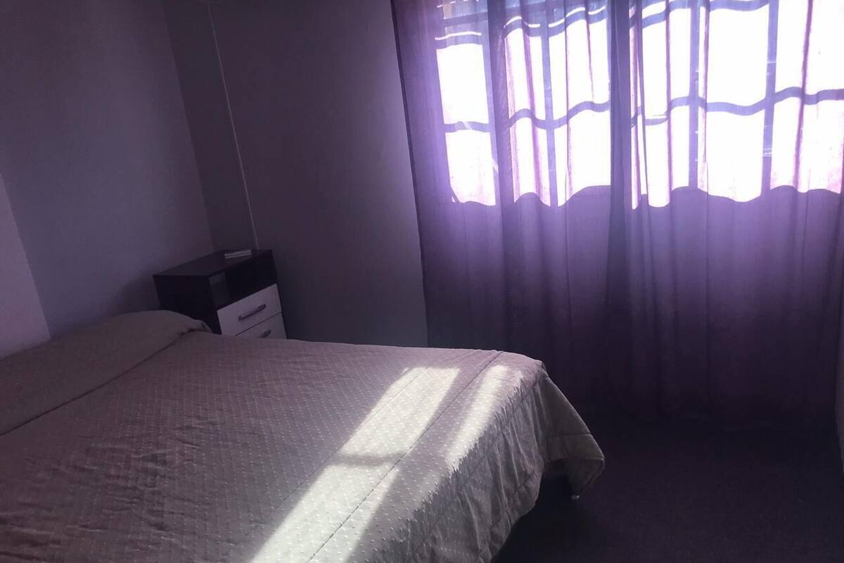 2 habitaciones, tabla de planchar con plancha y wifi gratis