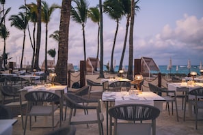 Outdoor dining - Iberostar Selection Coral Bávaro - All Inclusive (Punta Cana)