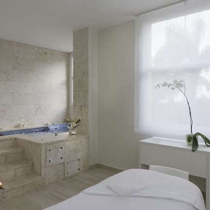 Couples treatment rooms, sauna, Turkish bath, body treatments