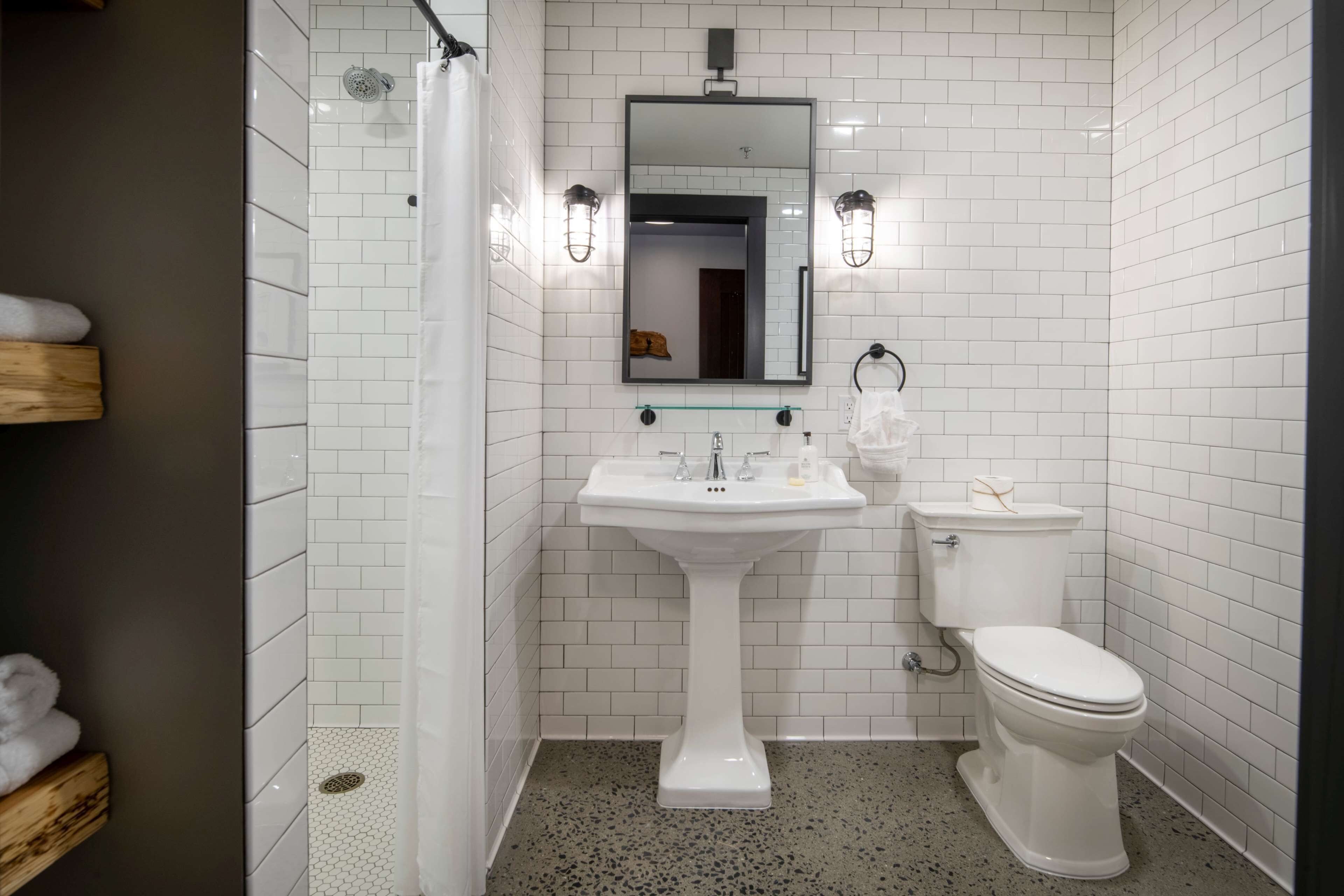 room, 1 king bed, accessible, non smoking (mobility) | bathroom | combined shower/bathtub, designer toiletries, hair dryer, towels