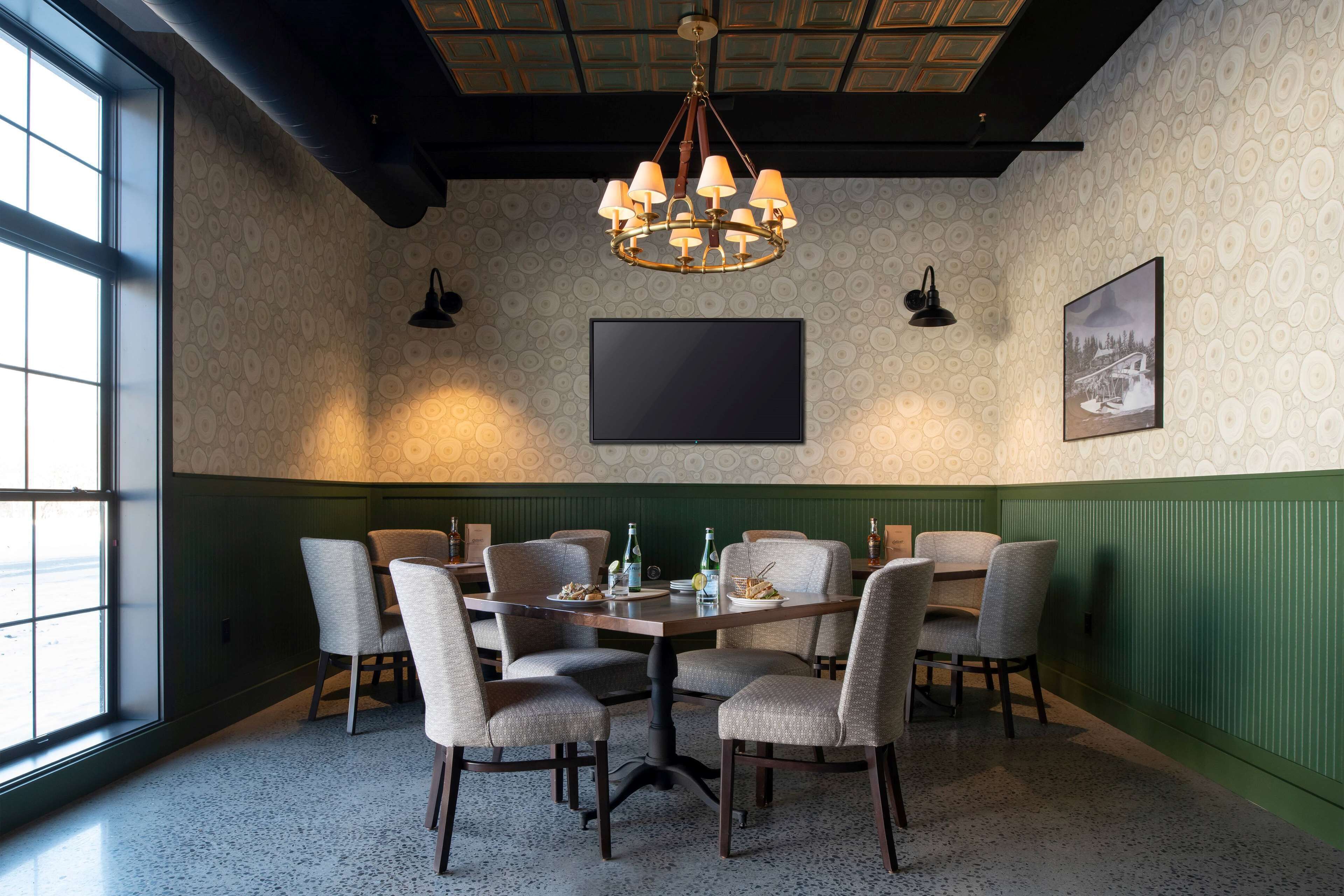 lunch and dinner served