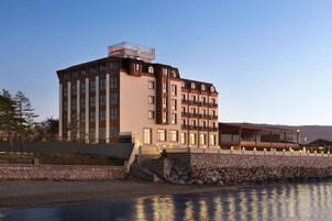 小型套房, 1 张特大床, 无烟房 | 高档床上用品、Select Comfort 床、迷你吧、客房内保险箱