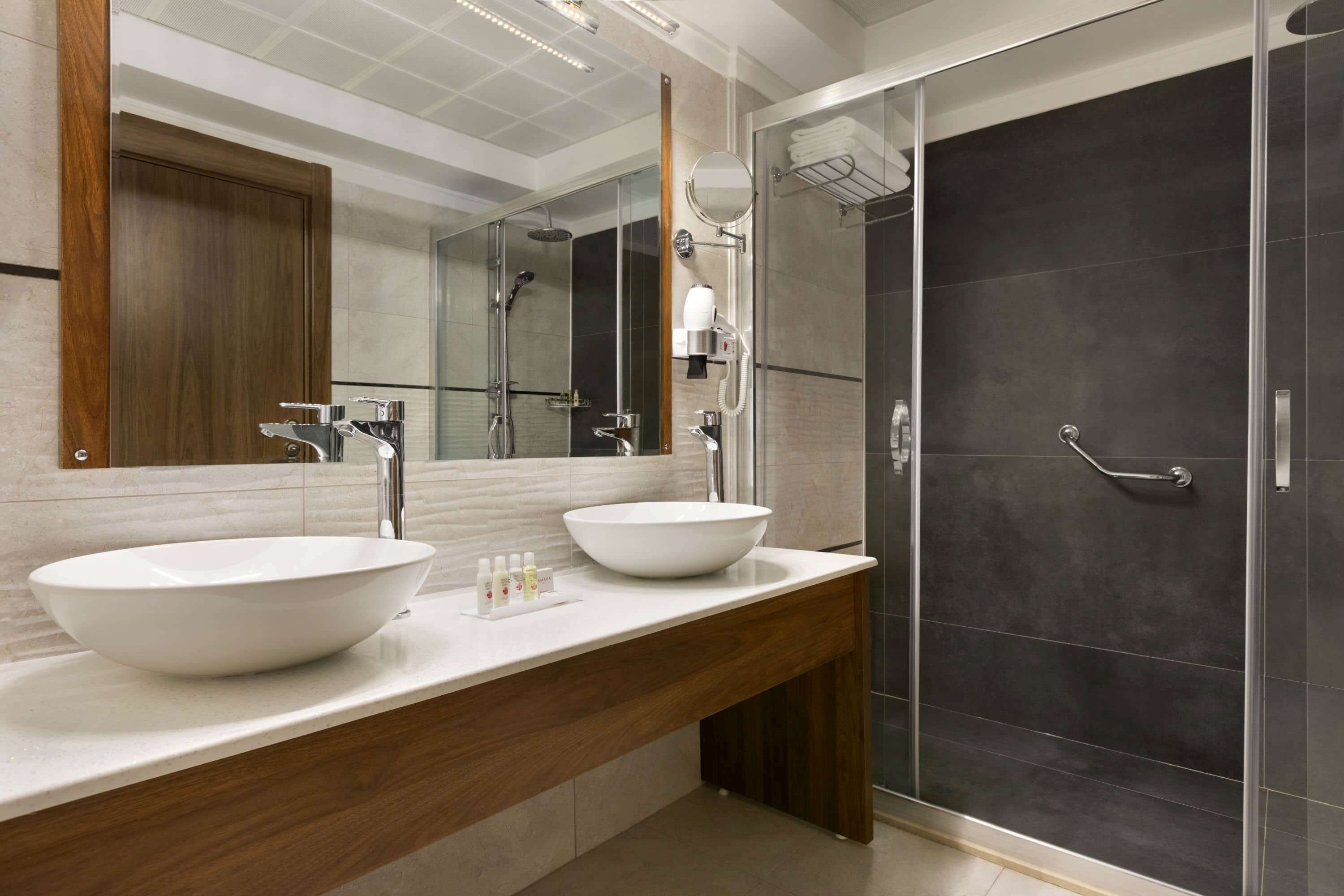 junior suite, 1 king bed, non smoking | bathroom | shower, free toiletries, hair dryer, bathrobes