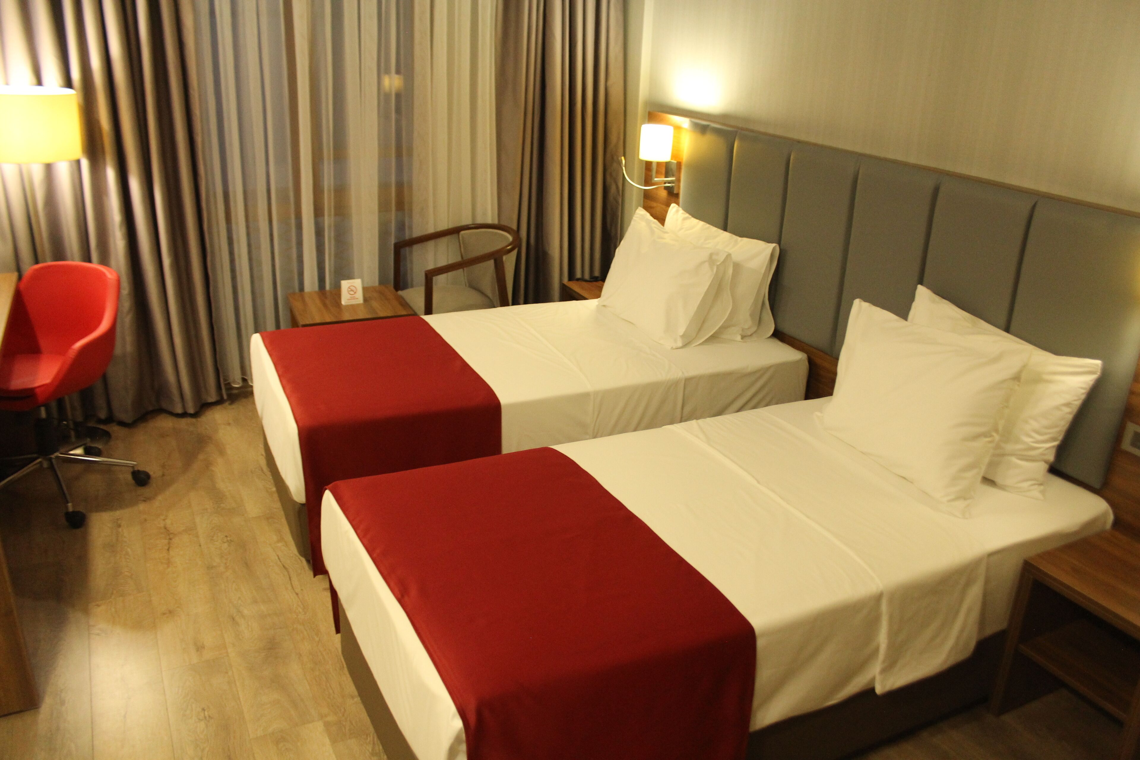 standard room, 2 single beds, non smoking | premium bedding, select comfort beds, minibar, in-room safe