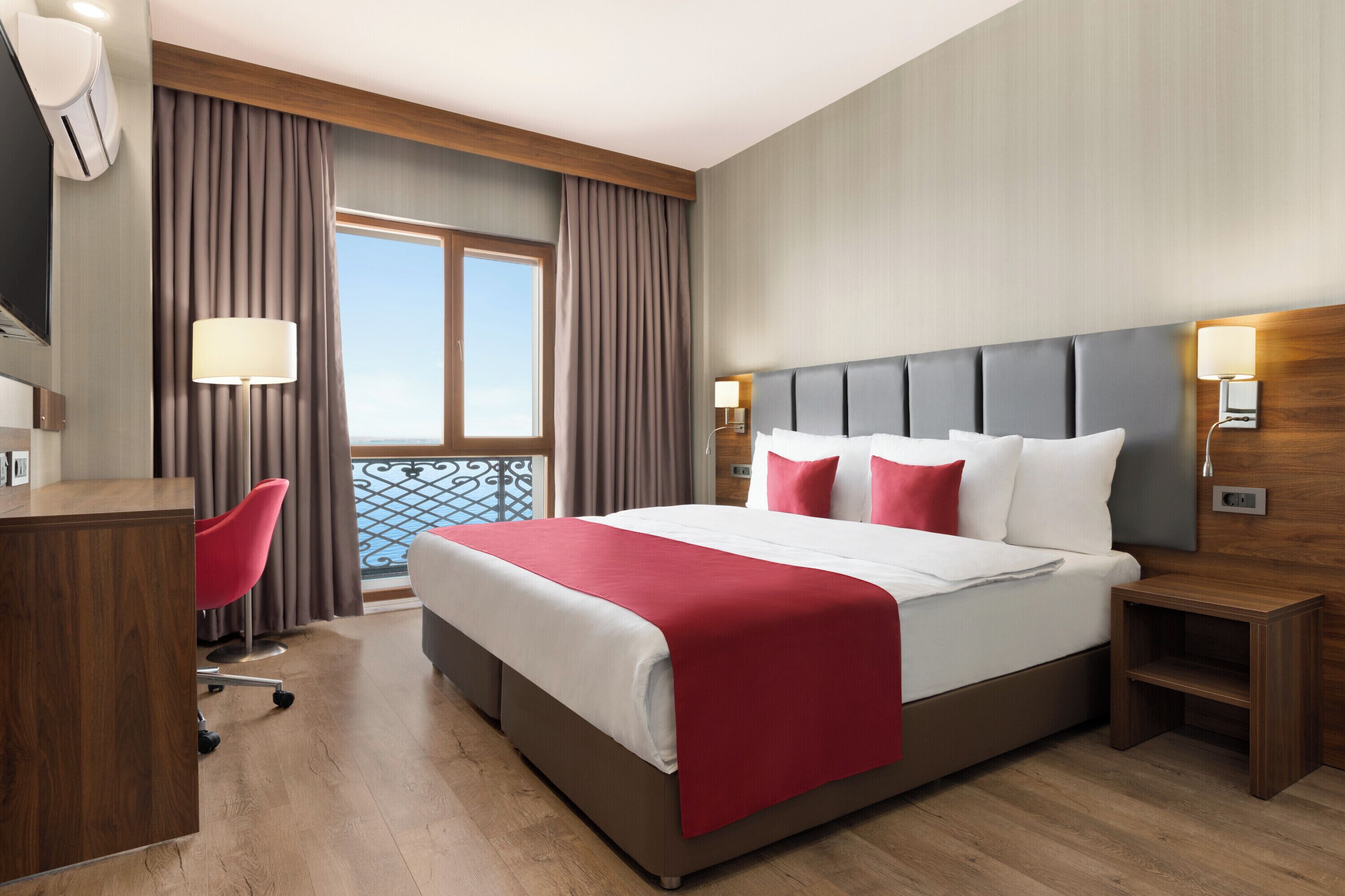 Chambre Deluxe, 1 très grand lit, non-fumeurs (Hearing Accessible, Roll-in Shower) | Literie de qualité supérieure, matelas Select Comfort, minibar