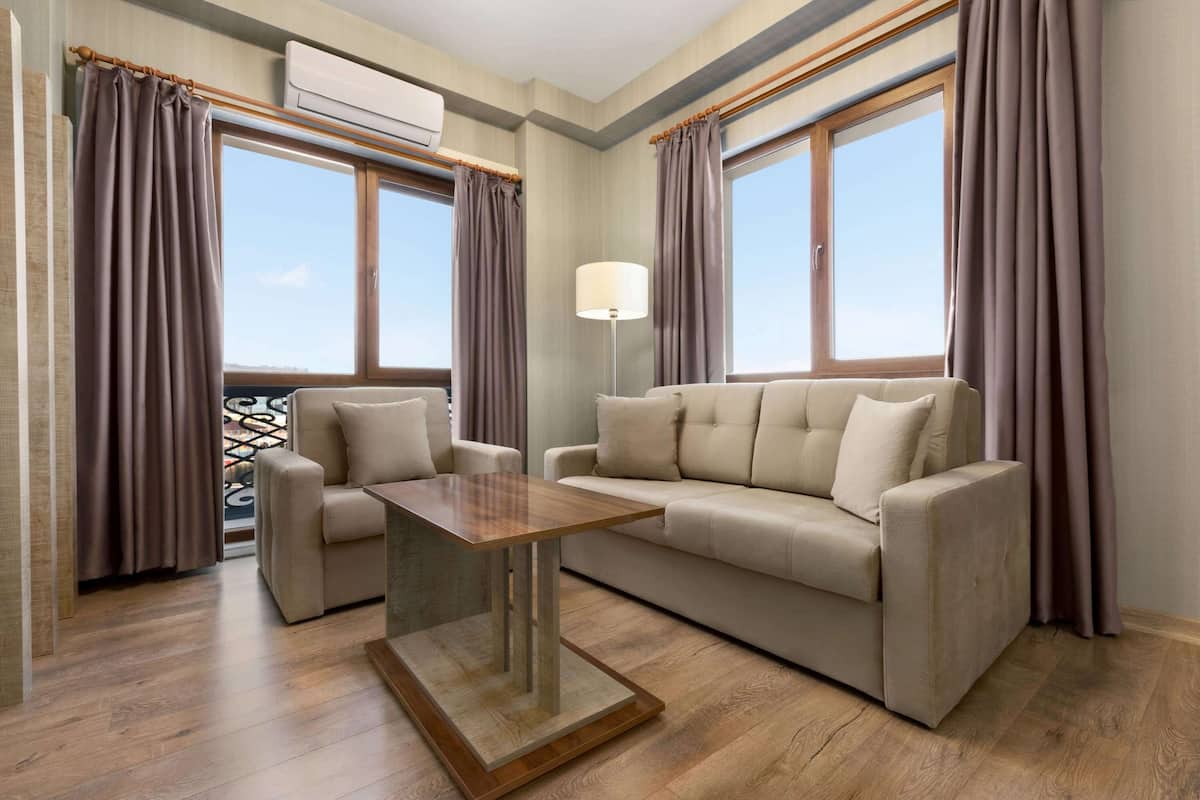 premium bedding, select comfort beds, minibar, in-room safe