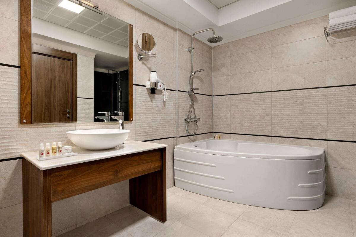 luxury suite, 1 king bed, non smoking | bathroom | shower, free toiletries, hair dryer, bathrobes