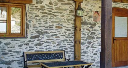 El Llao, viihtyisä mökki 2/4 hengelle takalla.