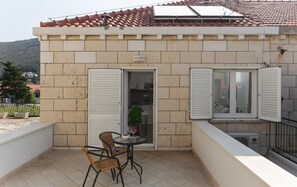 Outdoor dining - Apartments Villa Providenca - Studio with Terrace (Dubrovnik)