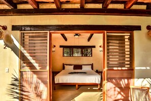 Individually decorated, bed sheets - Hotel Buenavista Bacalar Jungle Experience (Bacalar)