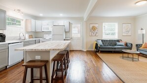 House | 3 bedrooms, desk, cribs/infant beds, WiFi (free) - 140 Catlin Circle (Greenville)