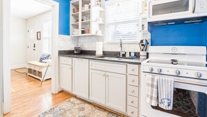 House (204 Randall St) | Private kitchen - Randall St, 204 (Greenville)