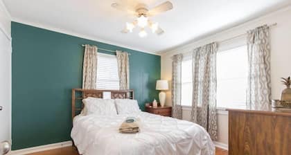 Downtown Vintage Bungalow