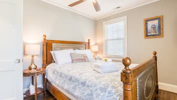 House (202 / 204 Randall St Full Duplex)
