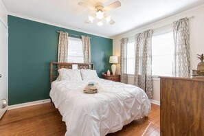 3 bedrooms, desk, travel cot, free WiFi