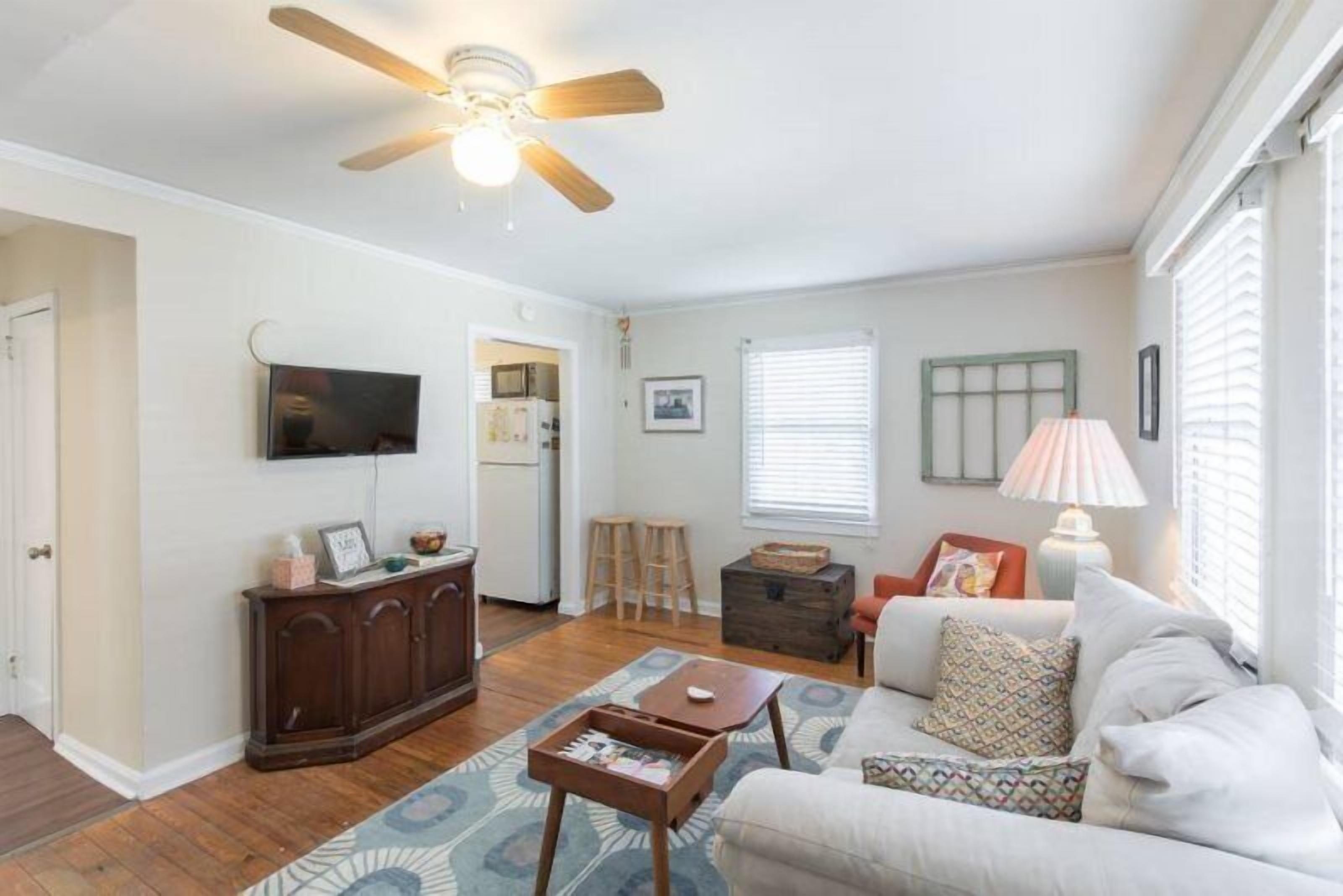 3 bedrooms, desk, travel cot, free WiFi