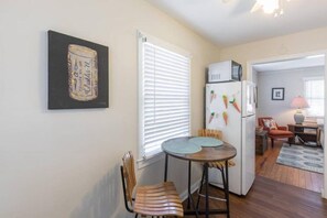 3 bedrooms, desk, travel cot, free WiFi - Entire Duplex (Greenville)