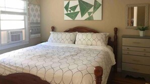 Room - Vintage Bungalow (Greenville)