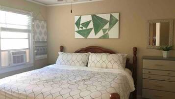 1 bedroom, desk, free WiFi, bed sheets